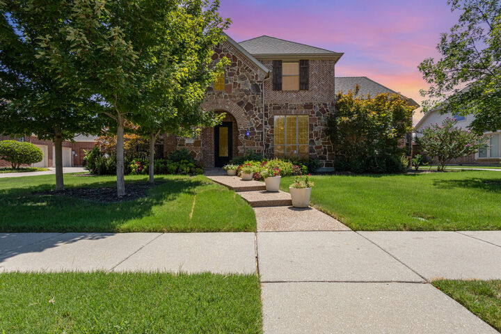 Property Photo: 800 High Willow Drive TX 75078