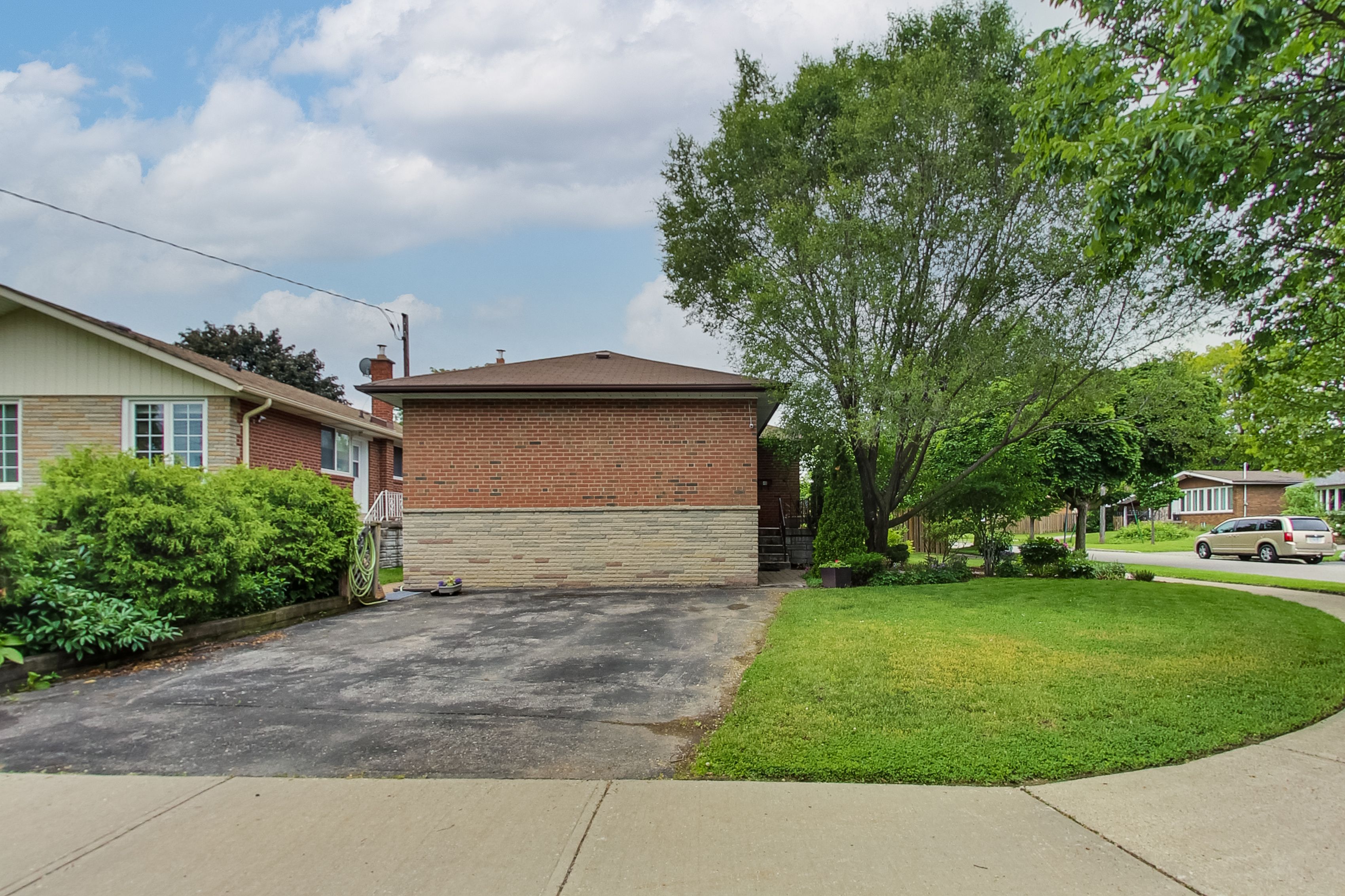 Property Photo: 46 Stanwell Drive ON M1P 4H5