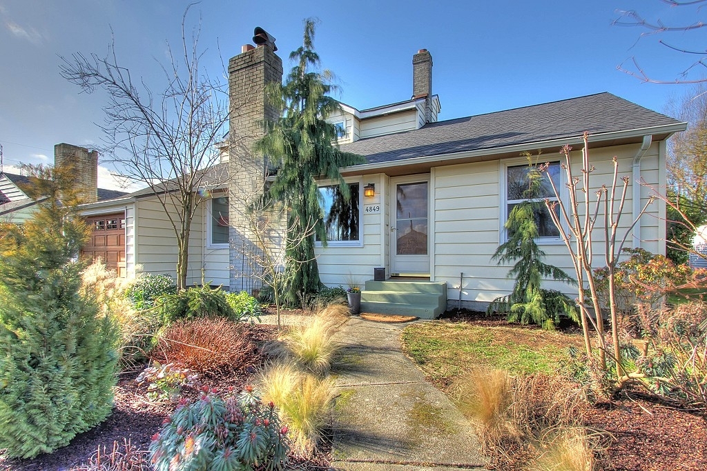 Property Photo:  4849 20th Ave S  WA 98108 