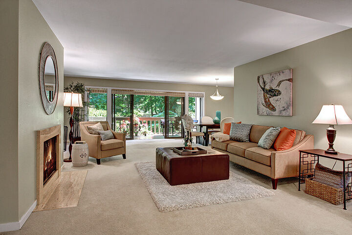 Property Photo: Living room/dining room 1520 NE 140th St C3 WA 98125