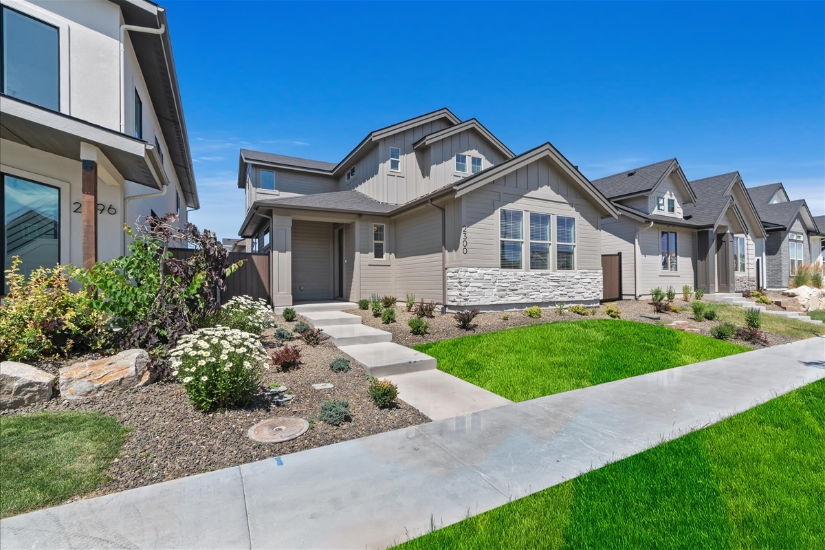 Property Photo:  2300 E Valensole St.  ID 83642 