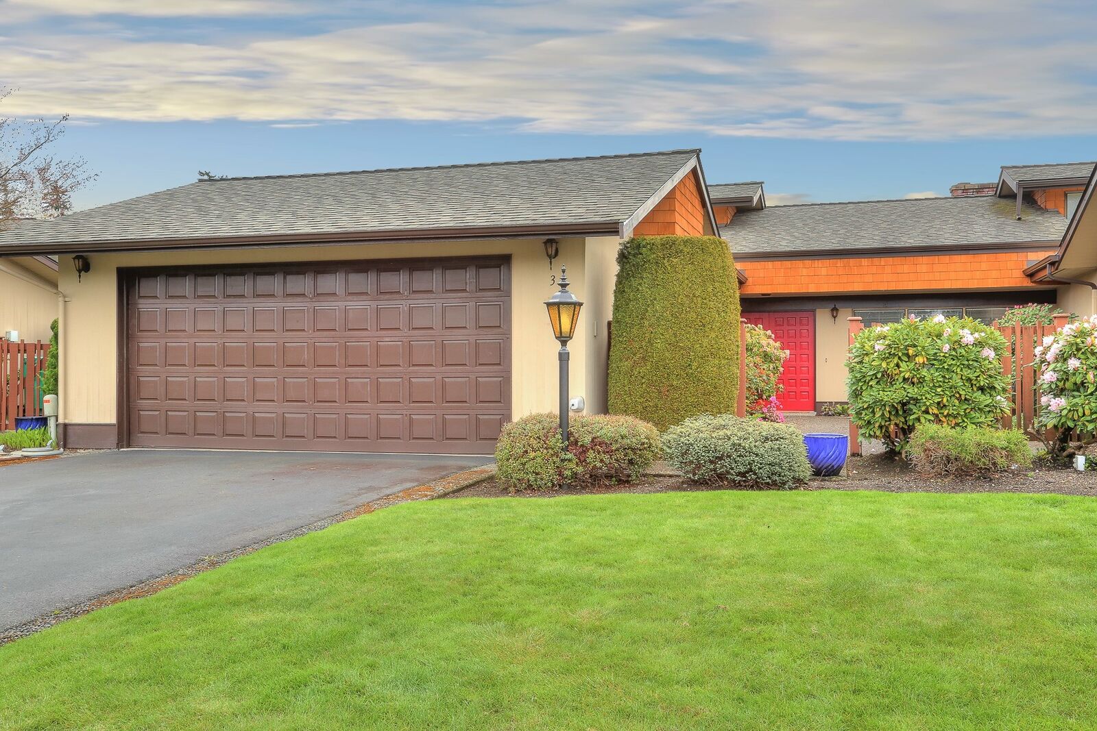 Property Photo:  1821 NW 195th St 3  WA 98177 