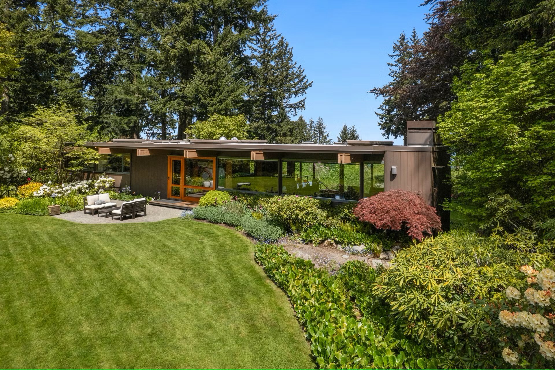 Property Photo: 14836 SE 54th Street WA 98006