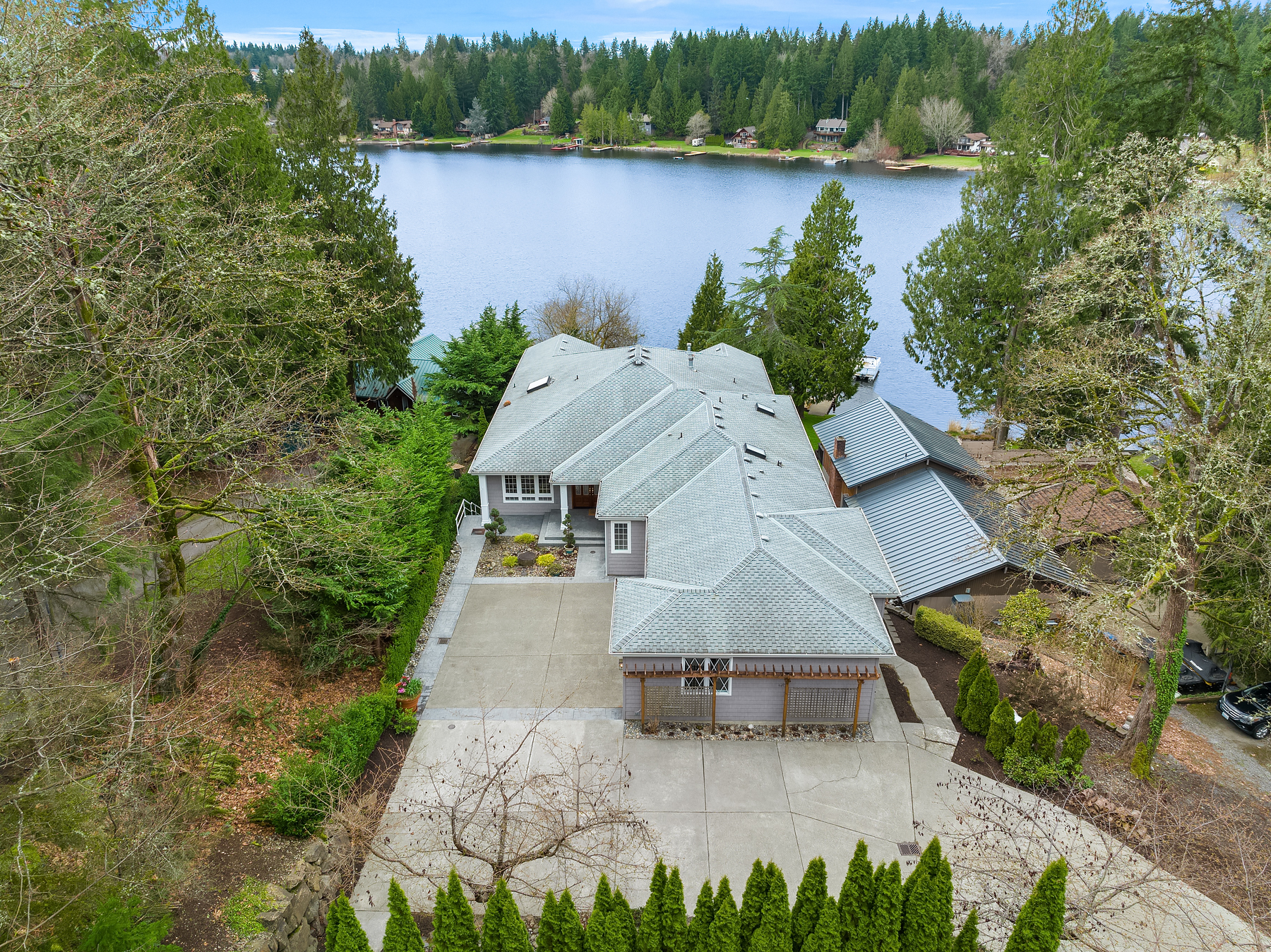 Property Photo:  17425 E Lake Desire Drive SE  WA 98058 