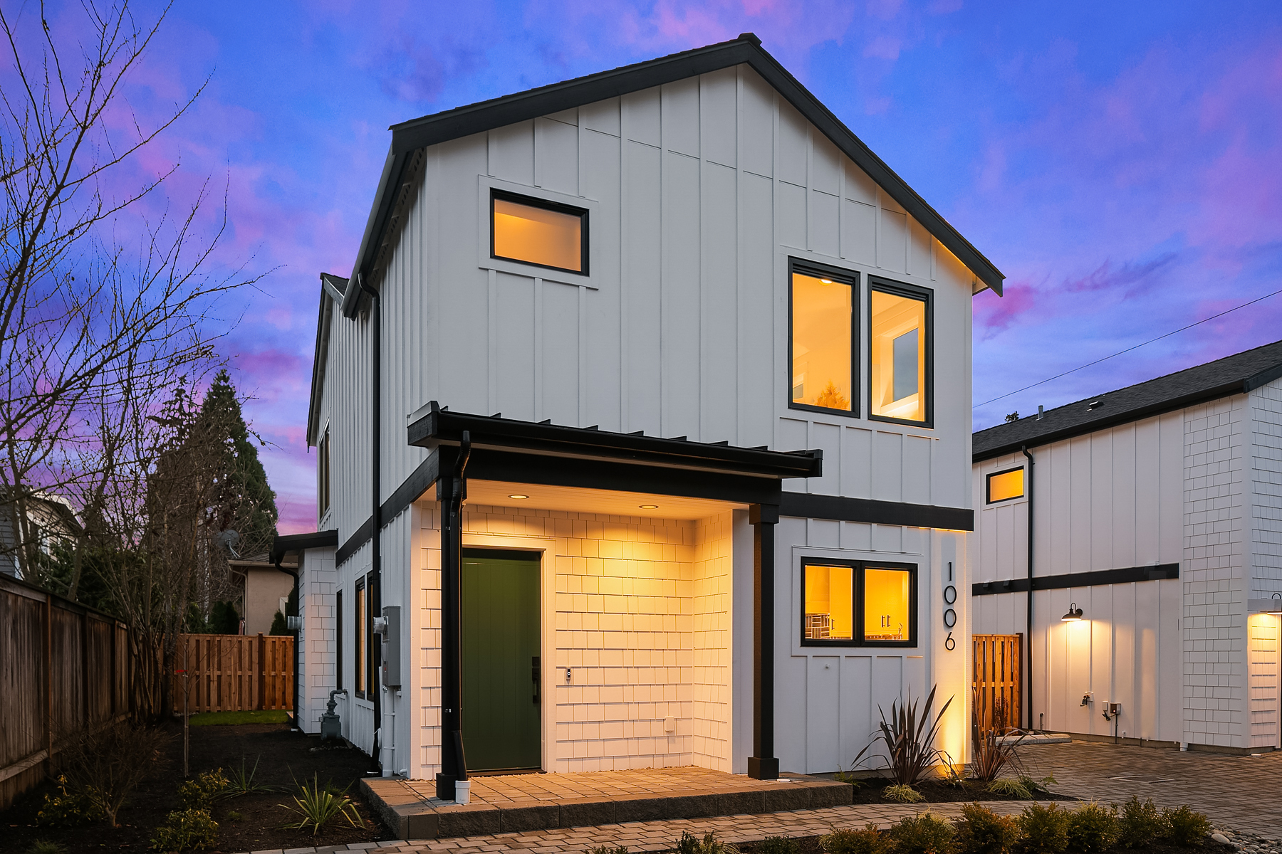 Property Photo:  1006 6th Street  WA 98033 