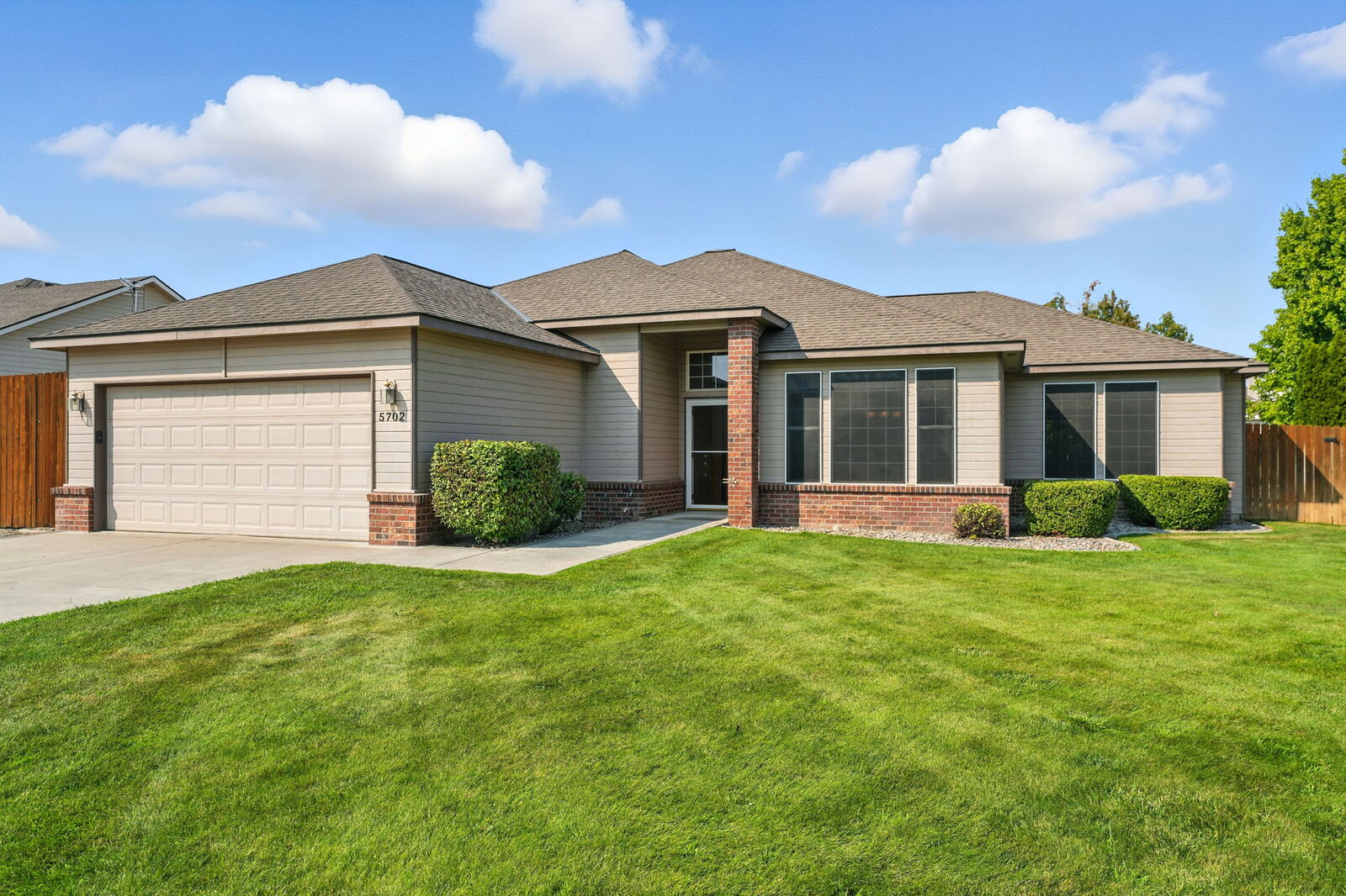 Property Photo: 5702 Hilo Ct WA 99353