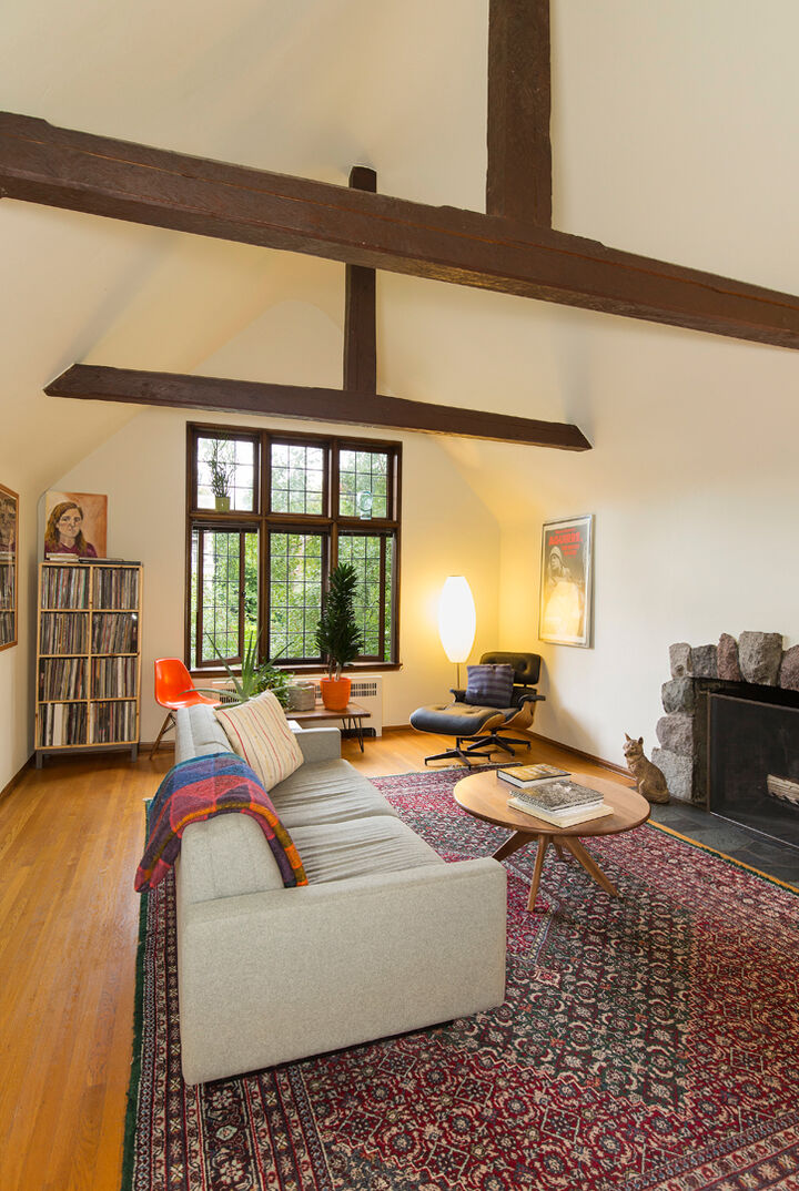 Property Photo: Living Room 710 Belmont Place E 308 WA 98102