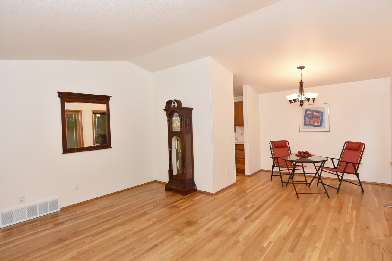 Property Photo: Living & dining room 19922 SE 266th St  WA 98042 