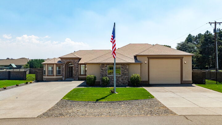 Property Photo: 7114 Maxim Ct WA 99301
