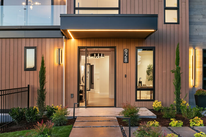 Property Photo: 928 And 926 18th Avenue W WA 98033