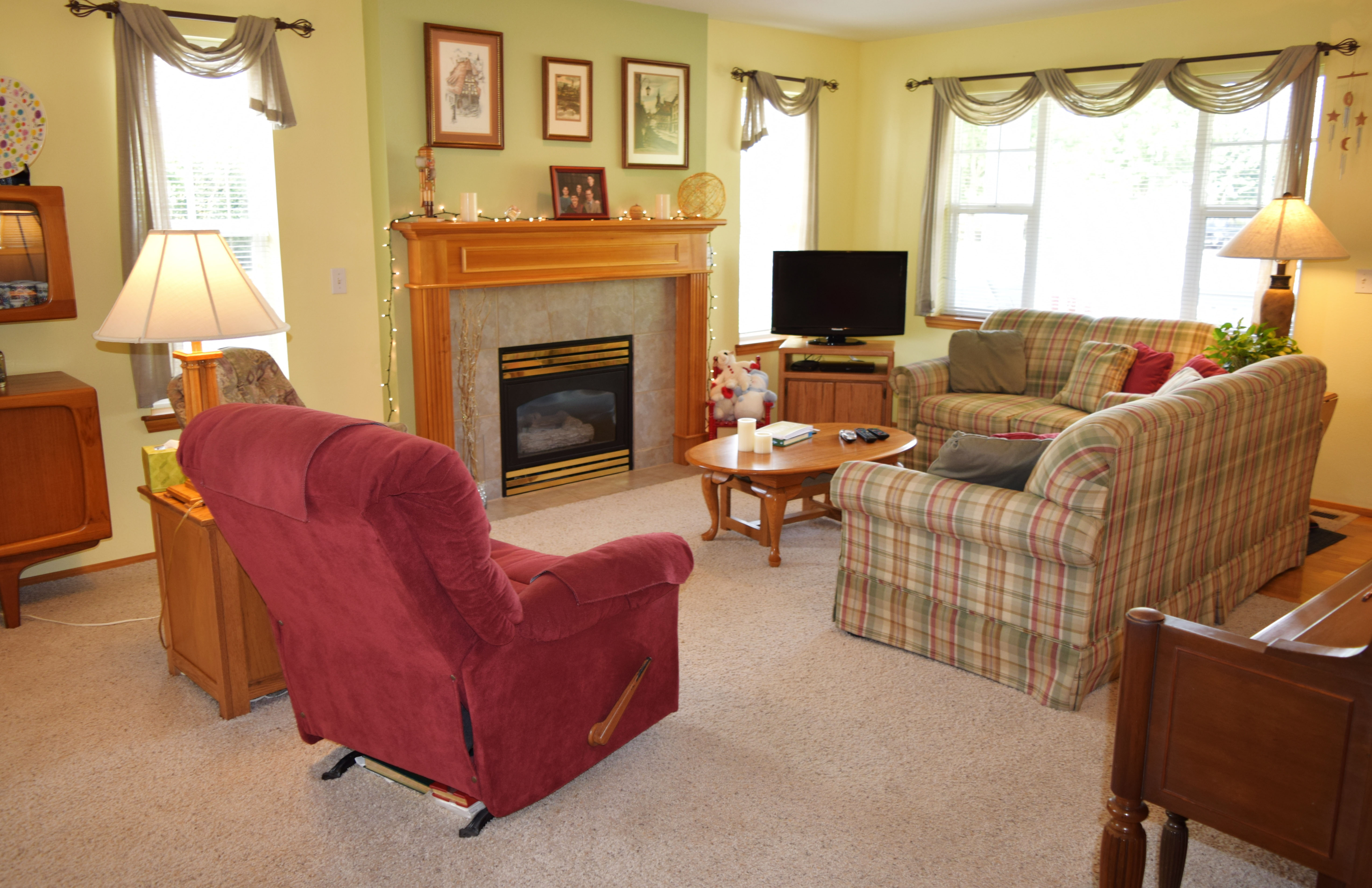 Property Photo: Living room 2200 Oak St WA 98264