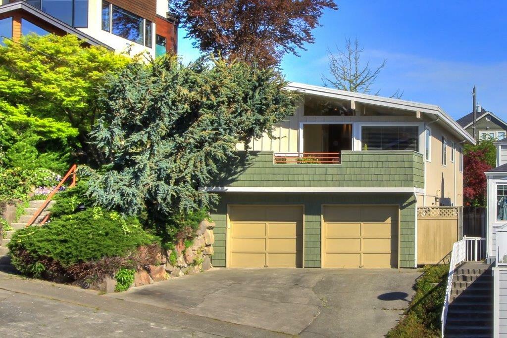 Property Photo:  2426 W Boston St  WA 98199 