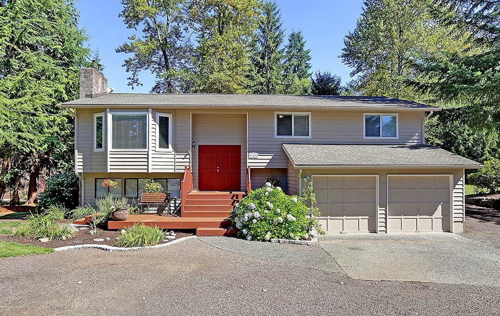 Property Photo:  23125 E Echo Lake Rd  WA 98296 