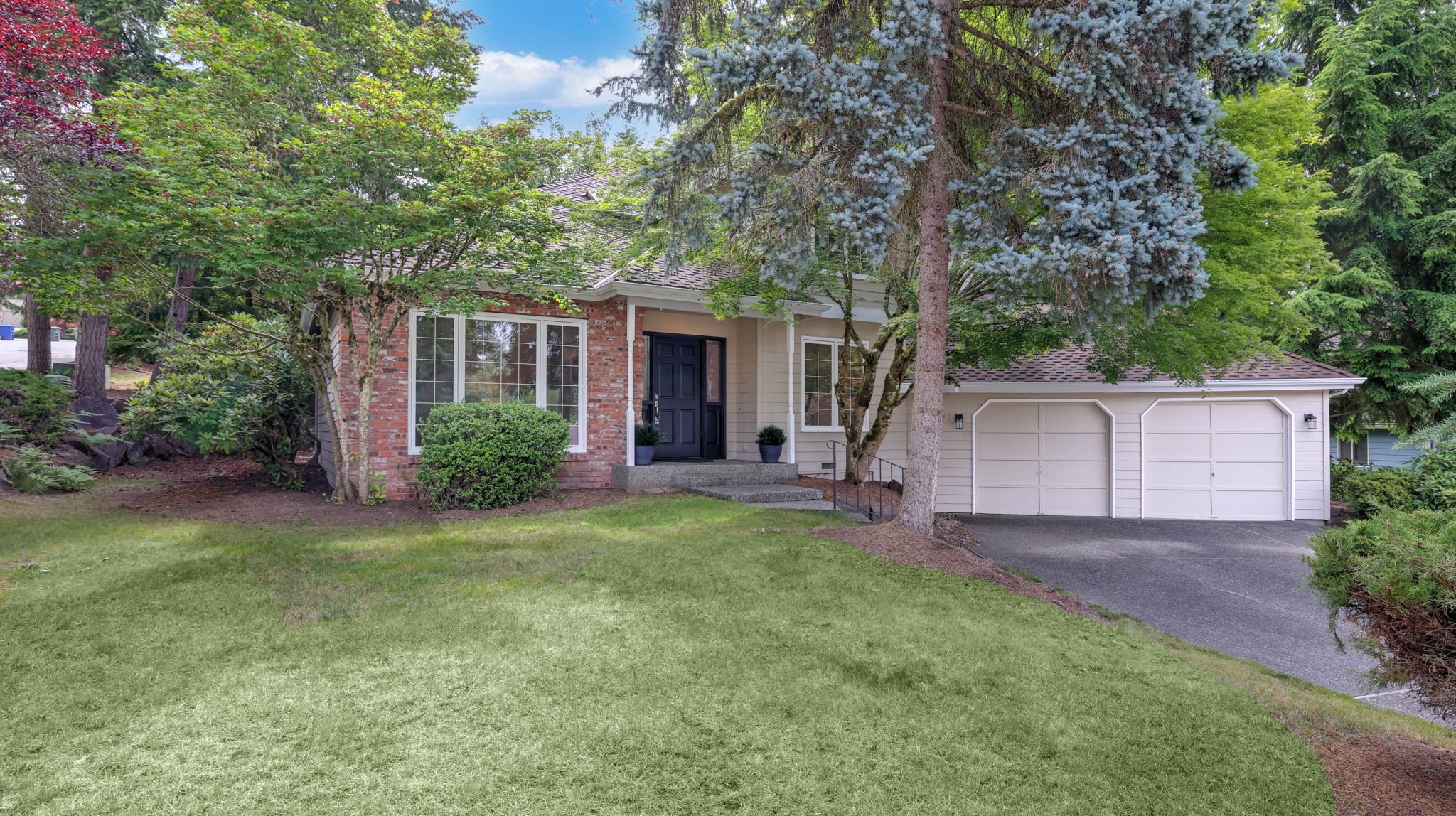 Property Photo: 4365 239th Place SE WA 98029