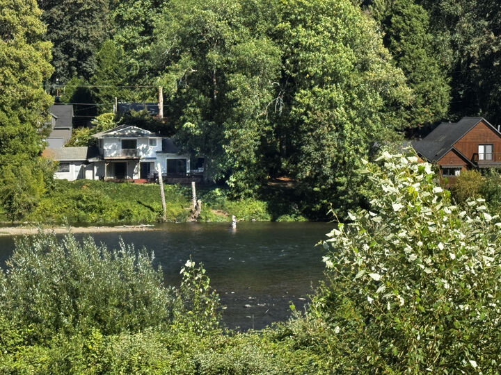 Property Photo:  91050 Leashore Dr  OR 97488 
