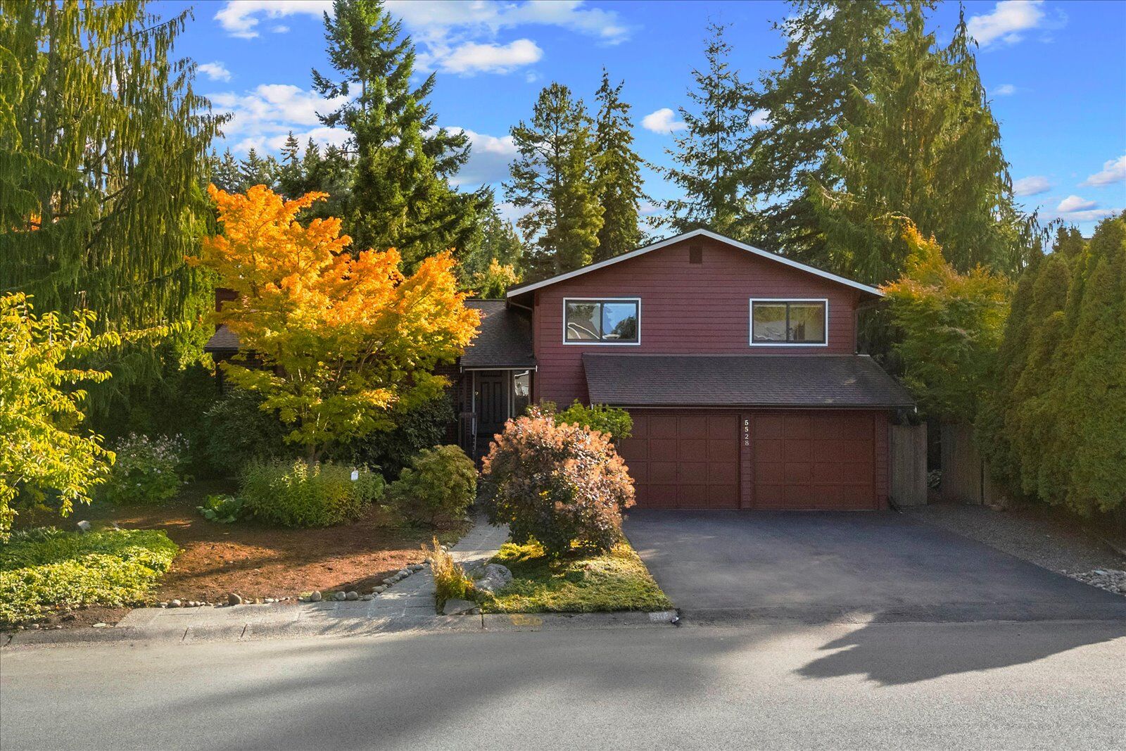 Property Photo: 5528 151st Pl SW WA 98026