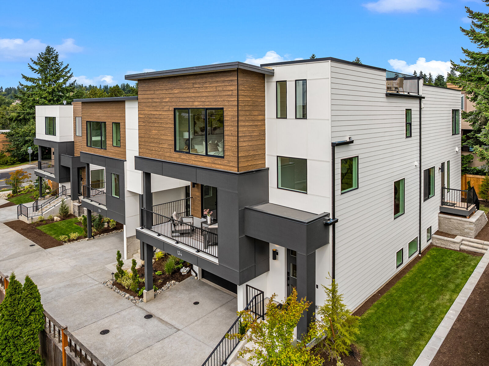 Property Photo:  134  8th Court  WA 98033 