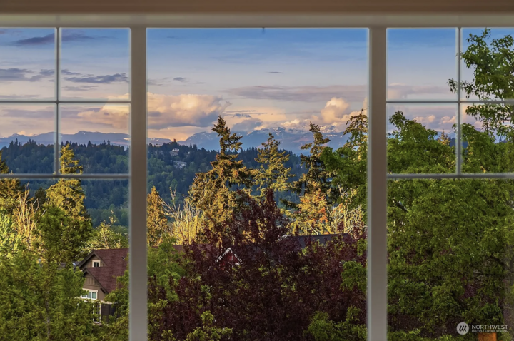 Property Photo:  745 Bear Ridge Dr NW  WA 98027