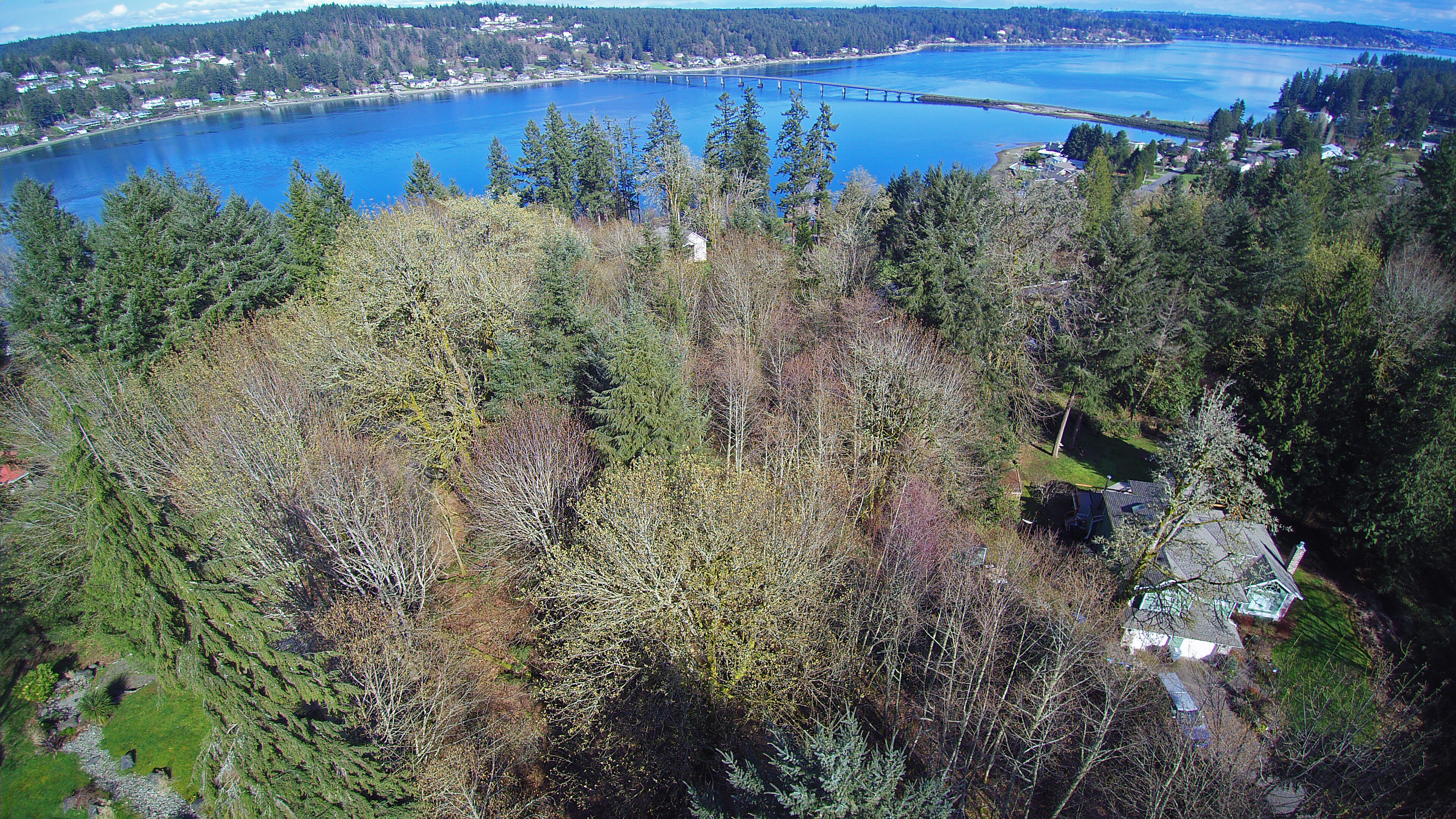 Property Photo:  124 Alki Dr  WA 98333 