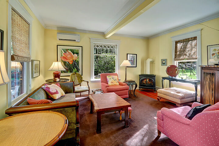 Property Photo:  9402 Moran Rd NE  WA 98110 