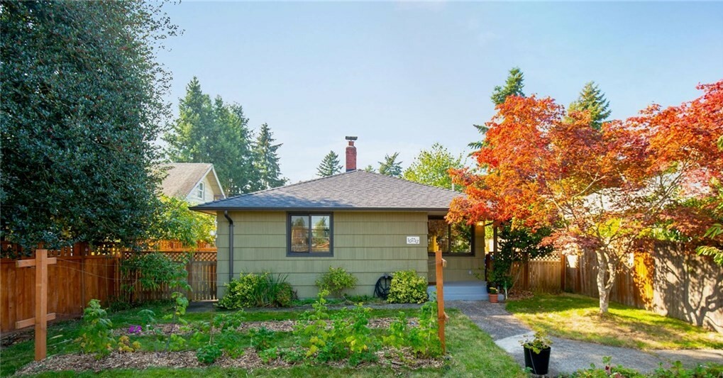 Property Photo: 10733 Whitman Ave N 10733 Whitman Ave N  WA 98133 