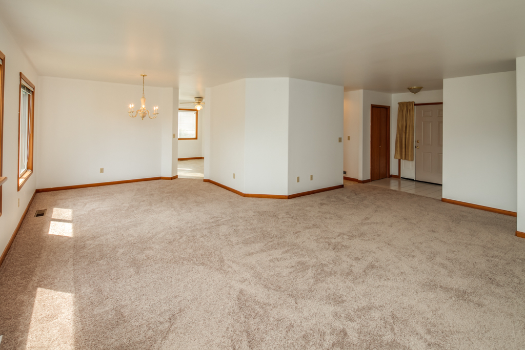 Property Photo: Entry/living room 5336 Bellaire Dr WA 98226