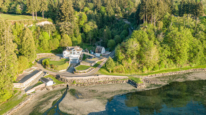 16075 Crescent Dr SW  Vashon WA 98070 photo