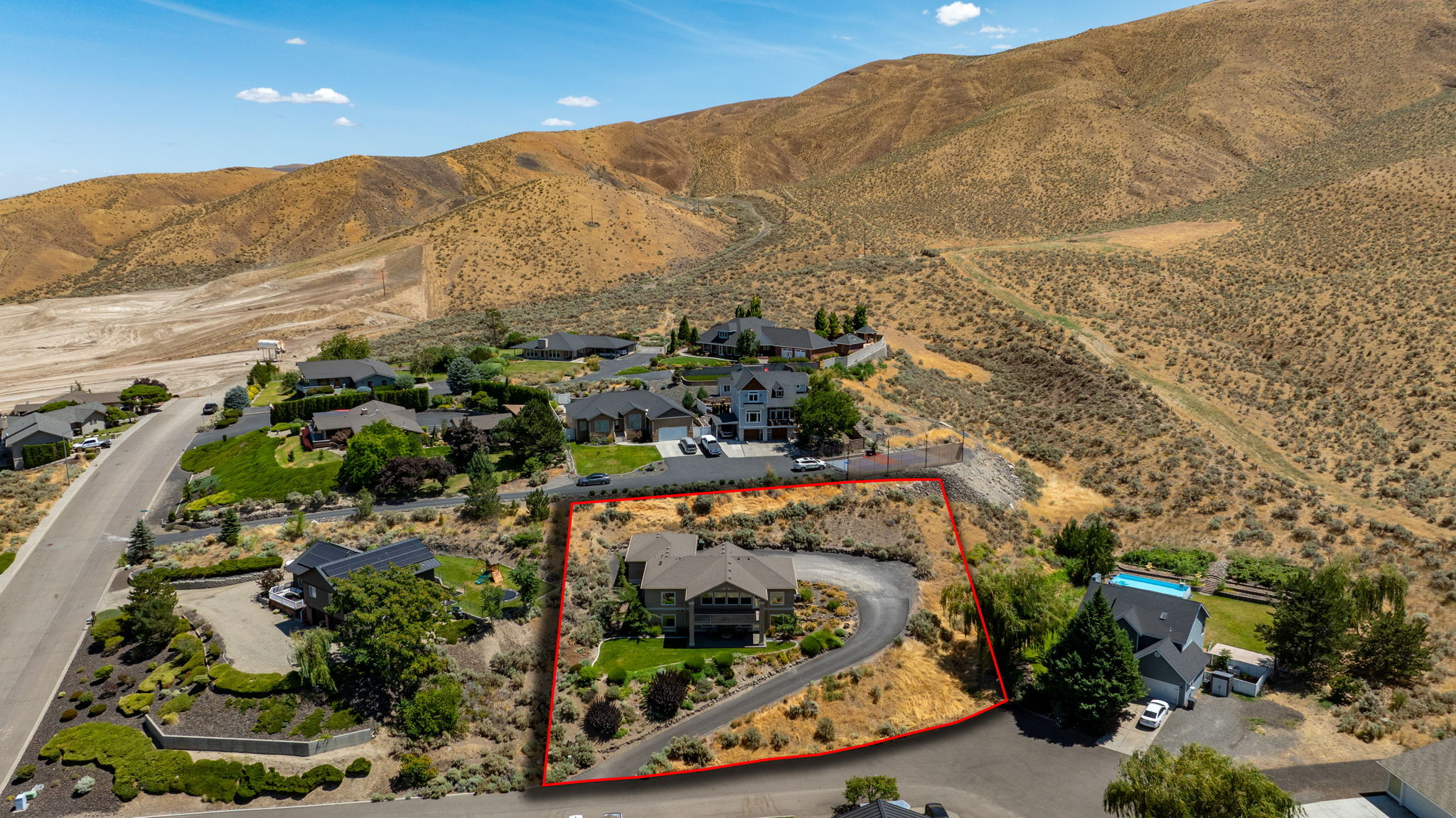Property Photo:  1306 Desert Cove  WA 99350 