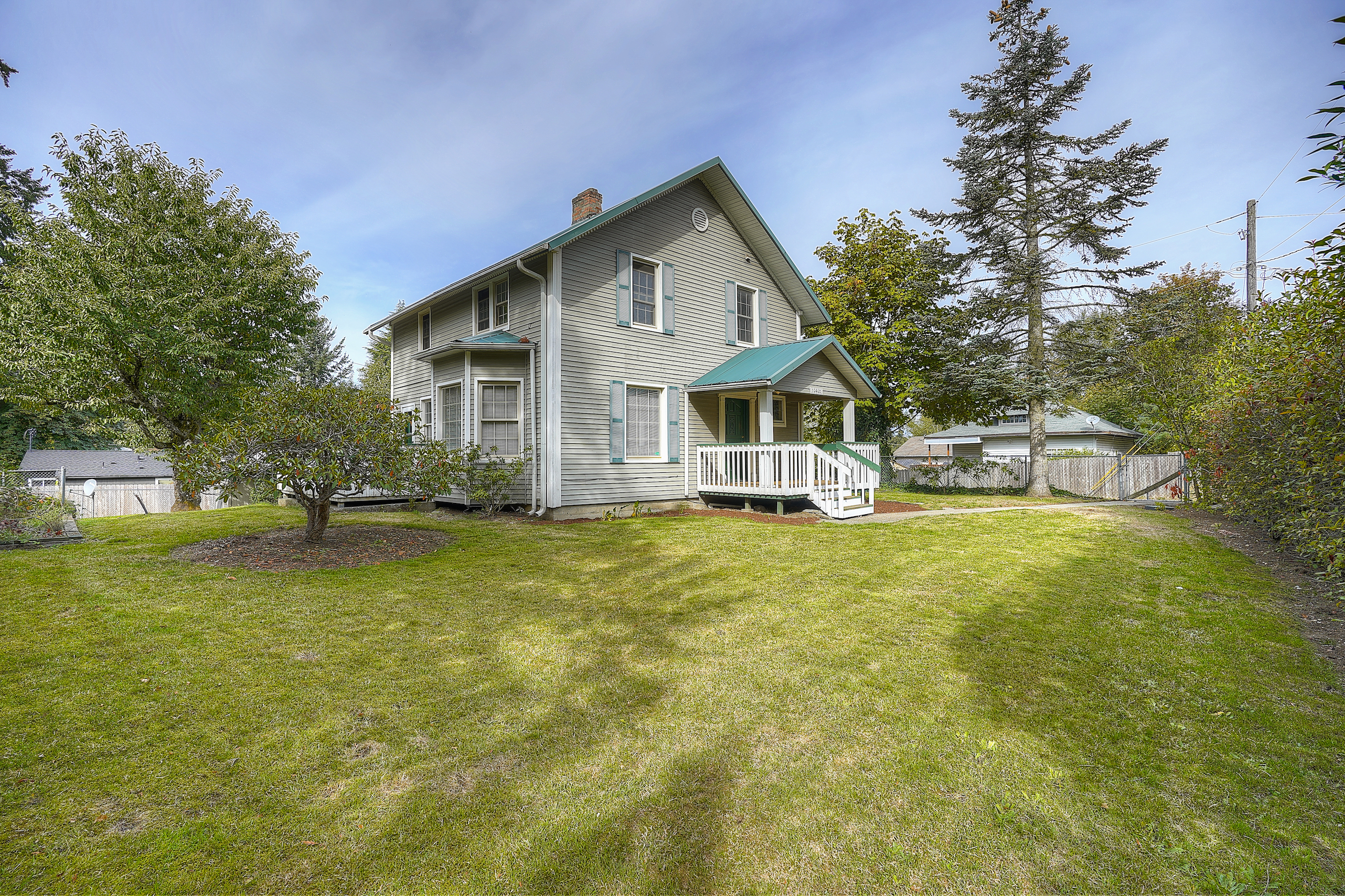 Property Photo:  10402 Park Ave S  WA 98444 