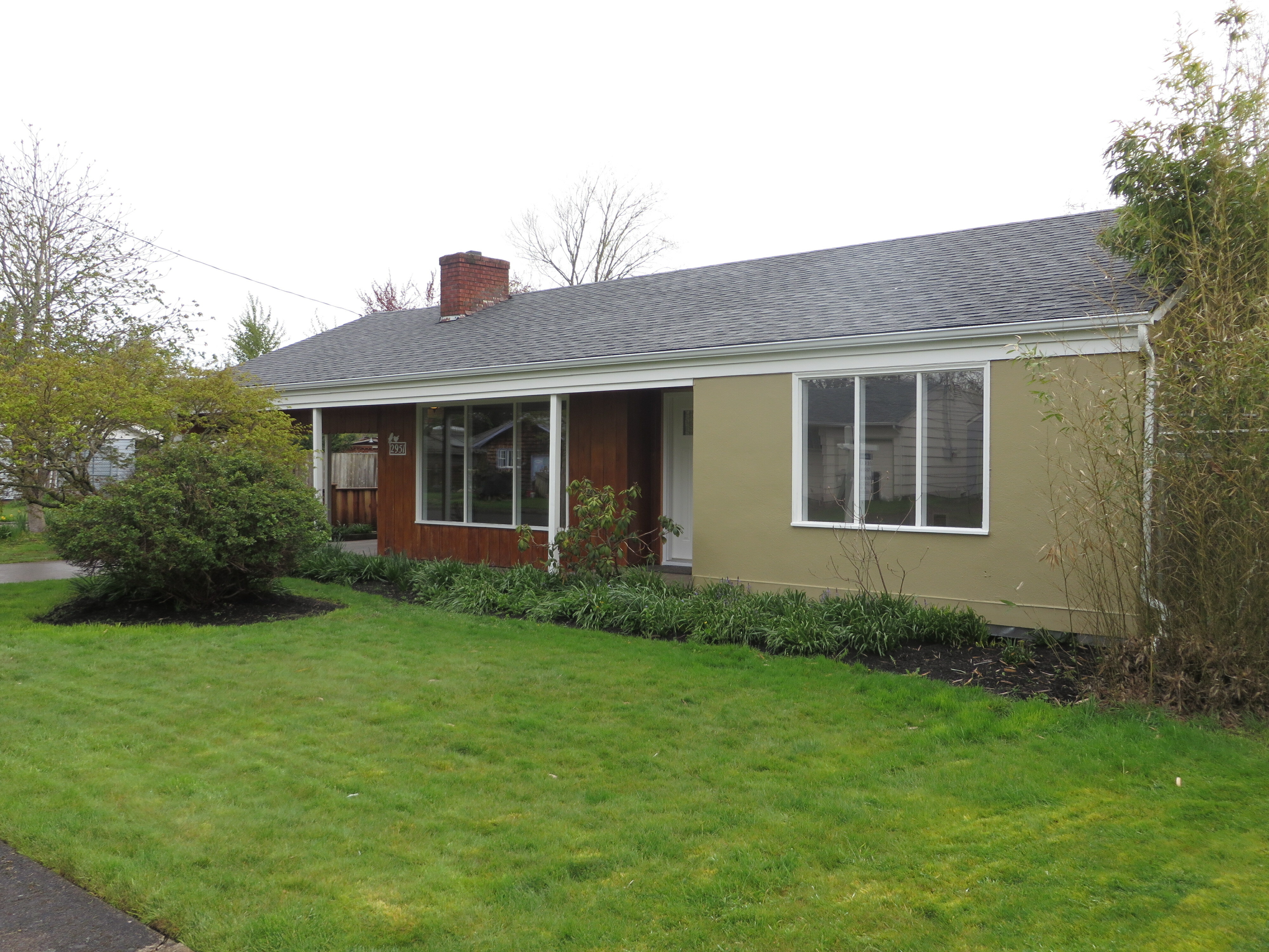 Property Photo: 2951 Ferry St OR 97405
