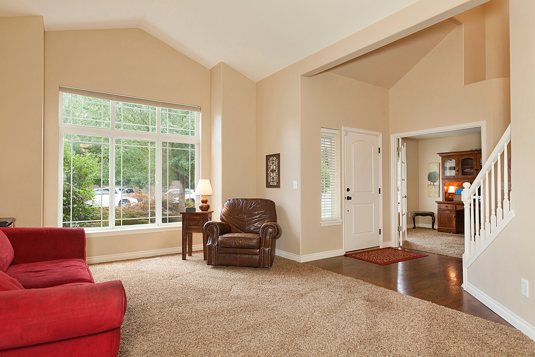 Property Photo: Living room 140 SE 10th St  WA 98045 