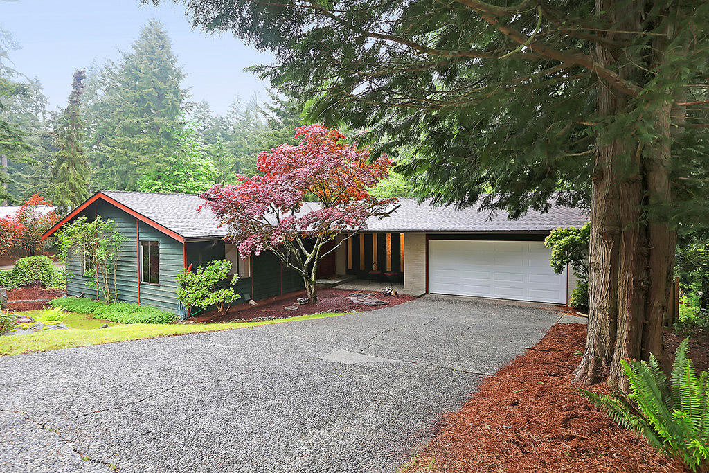 Property Photo:  15904 SE 42nd Place  WA 98006 