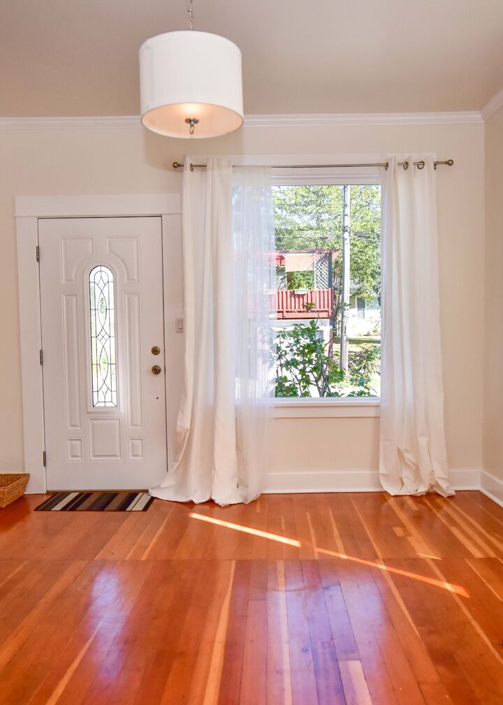 Property Photo: Entry 925 23rd Ave S WA 98144