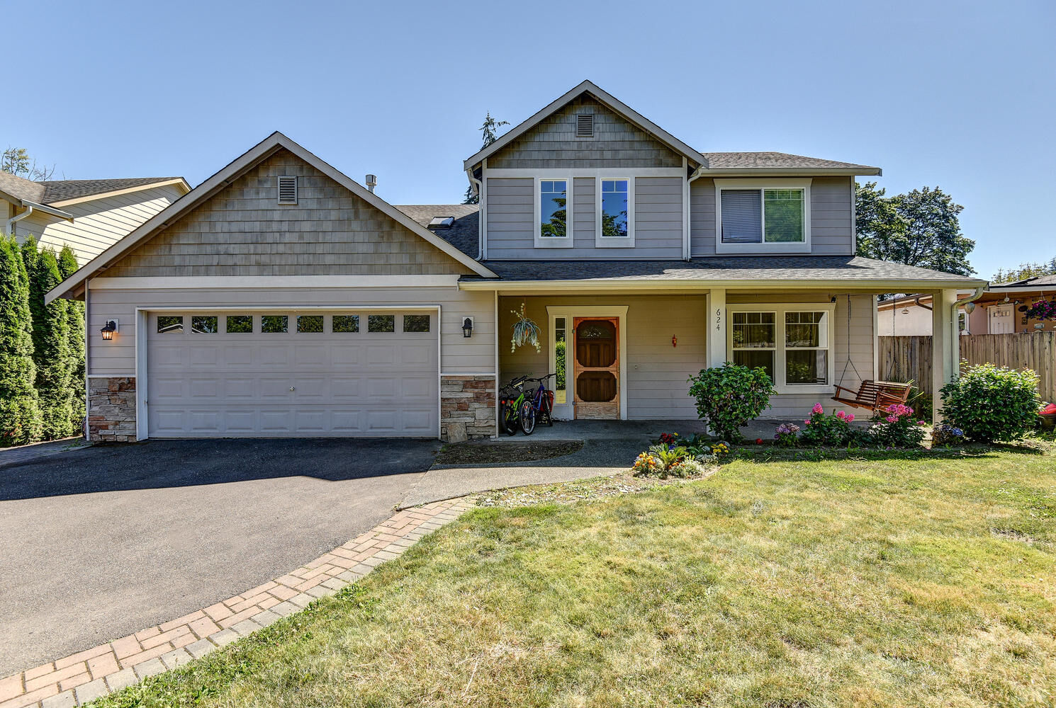 Property Photo: 624 148th St SW WA 98087