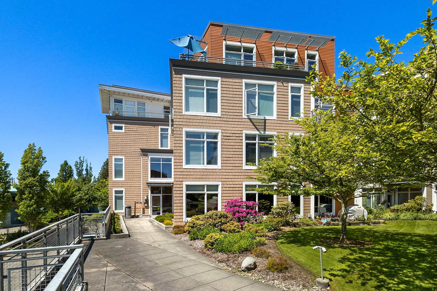 Property Photo:  170 Harbor Square Loop NE A209  WA 98110 