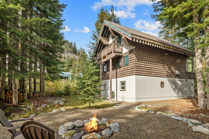 Property Photo: 5 Lech Strasse WA 98068