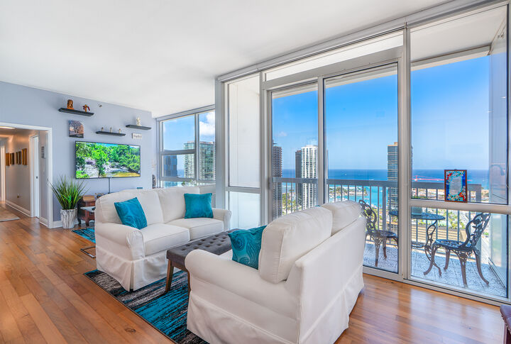 Property Photo:  909 Kapiolani Boulevard Phb2  HI 96814 