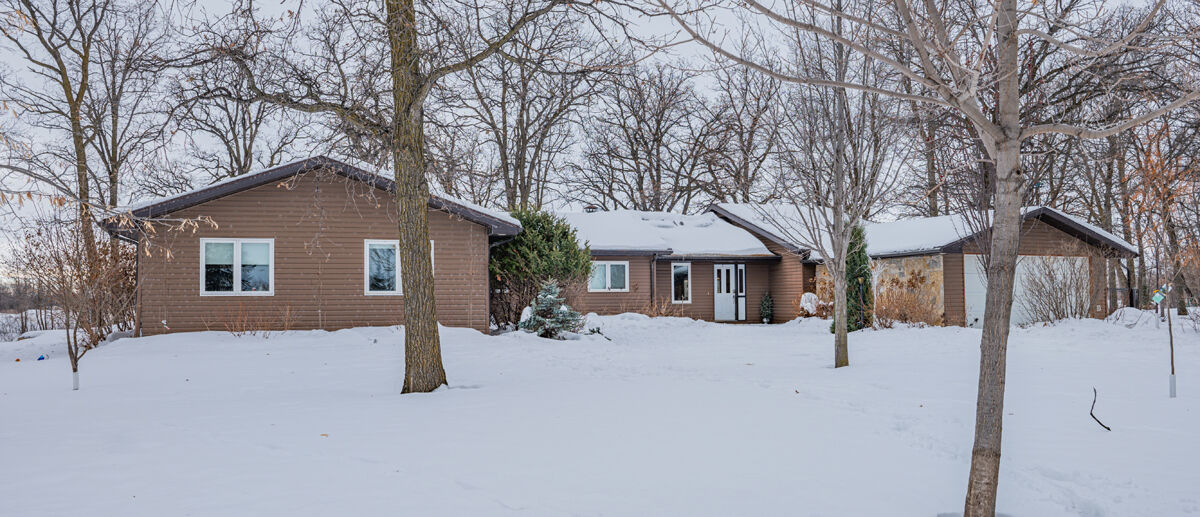 Property Photo:  100 Old Bridge Road  MB R1N 3X3 