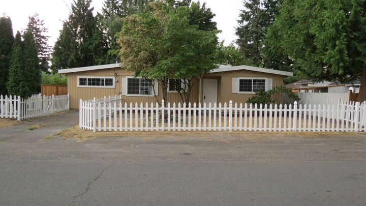 3911 NE 7th St  Renton WA 98056 photo