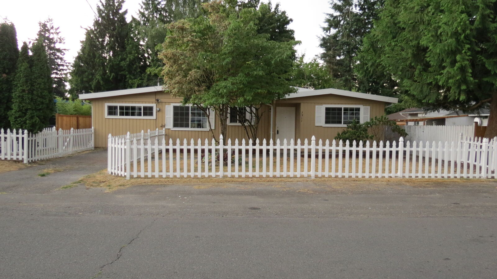 Property Photo: 3911 NE 7th St WA 98056