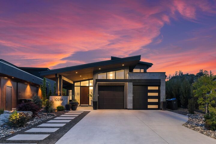 Photo de la propriété: 10258 Beacon Hill Drive BC V4V 0A9