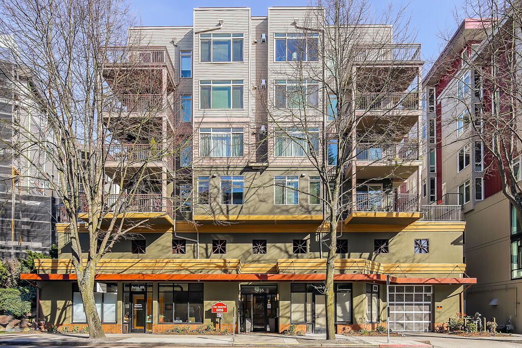 Property Photo:  5016 California Ave SW 301  WA 98136 