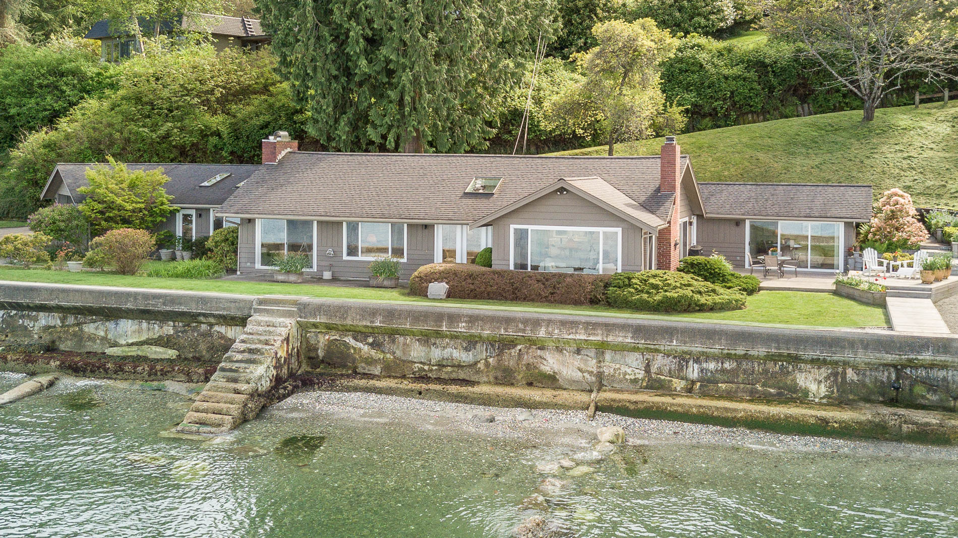 Property Photo:  14208 Glen Acres Rd SW  WA 98070 