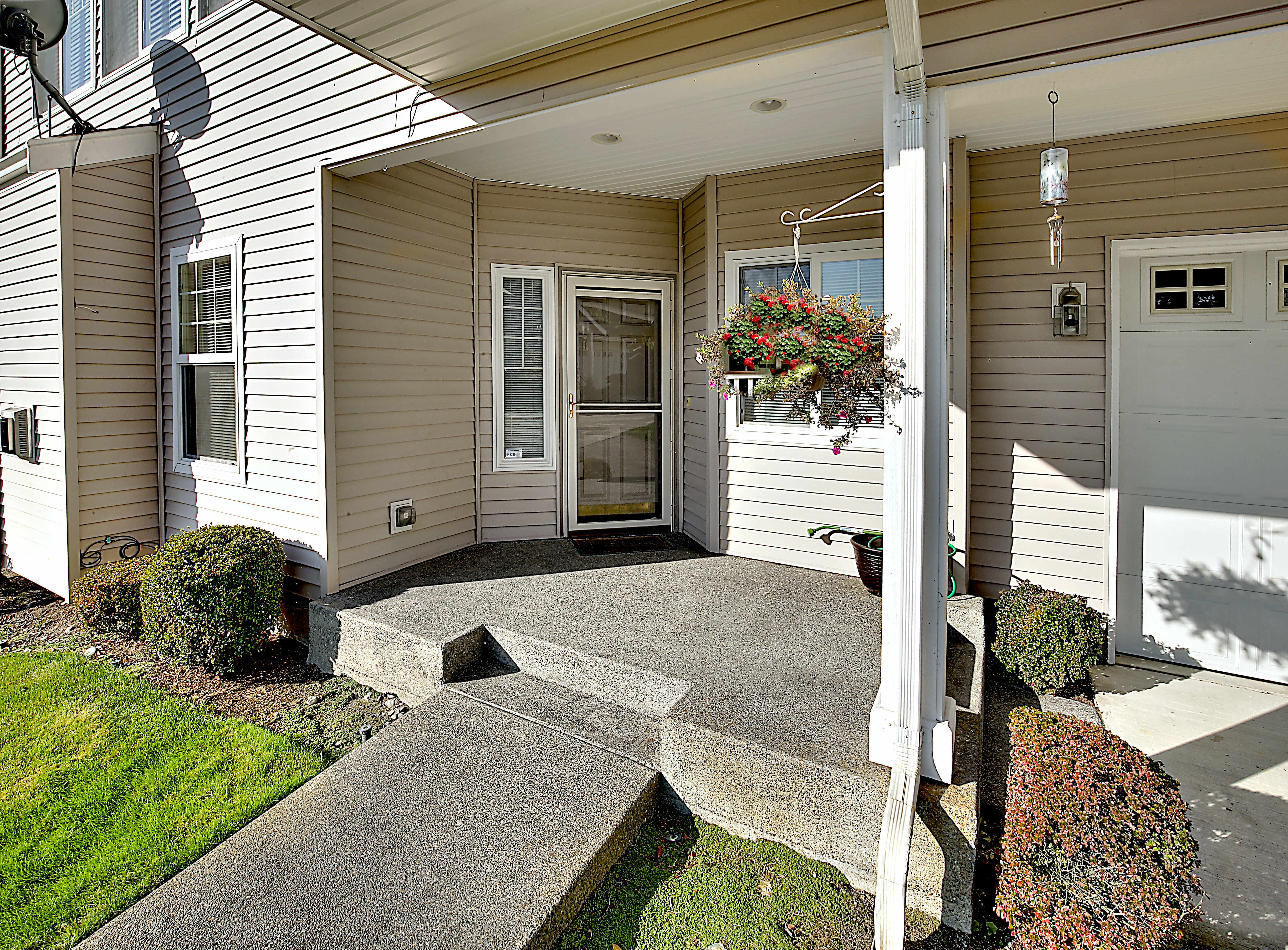 Property Photo:  5311 57th Av Ct W  WA 98467 